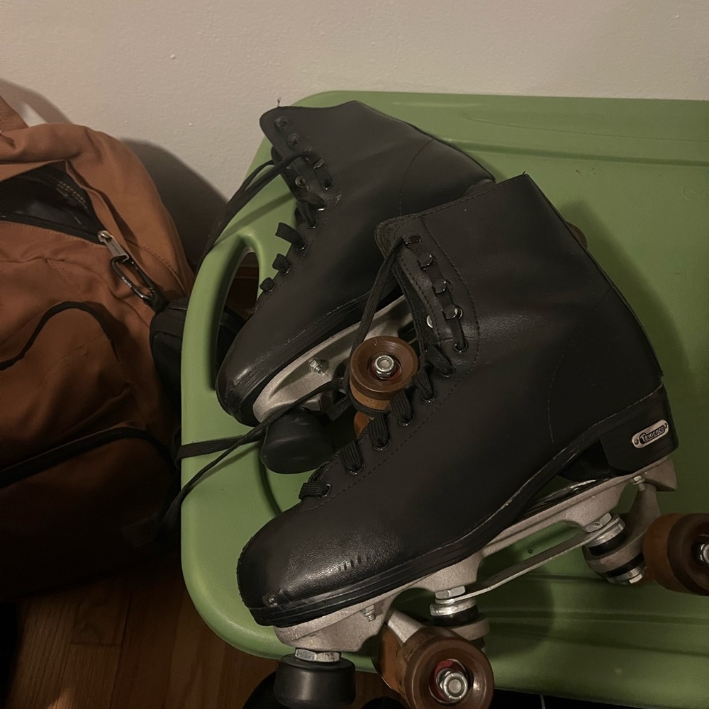 Black Chicago Roller Skates  🛼